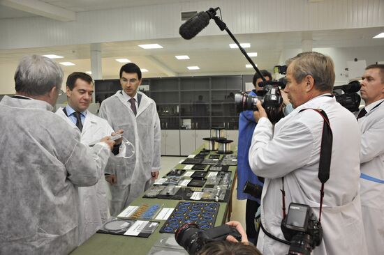 Dmitry Medvedev tours IRE-Polus