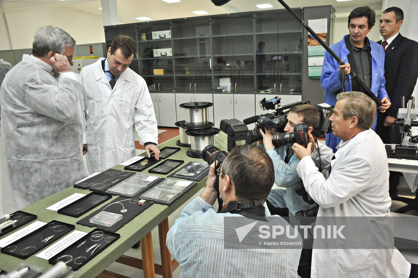 Dmitry Medvedev tours IRE-Polus