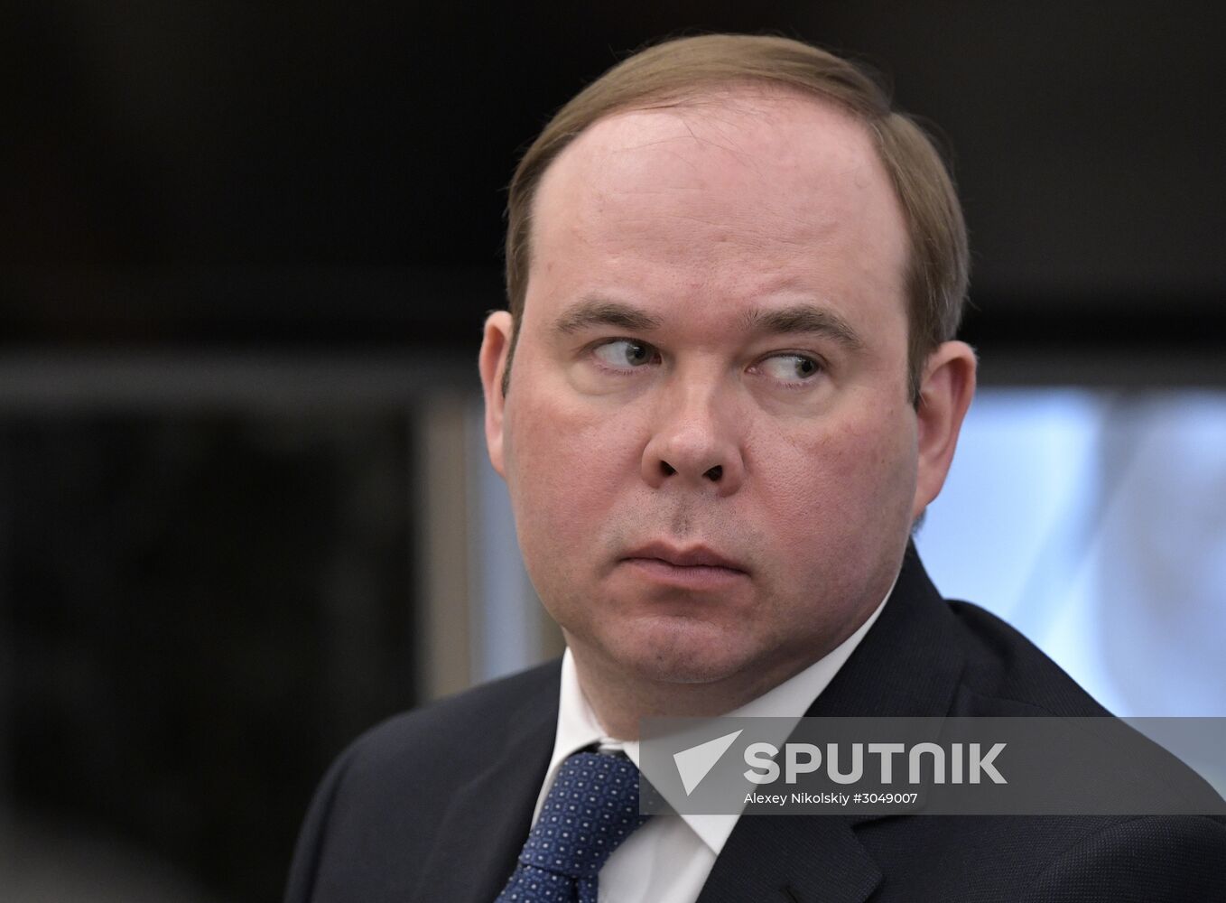 Russian President Vladimir Putin meets with Government members