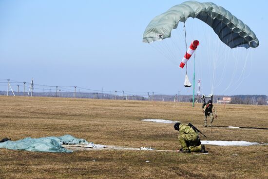 Vityaz special unit does parachute training
