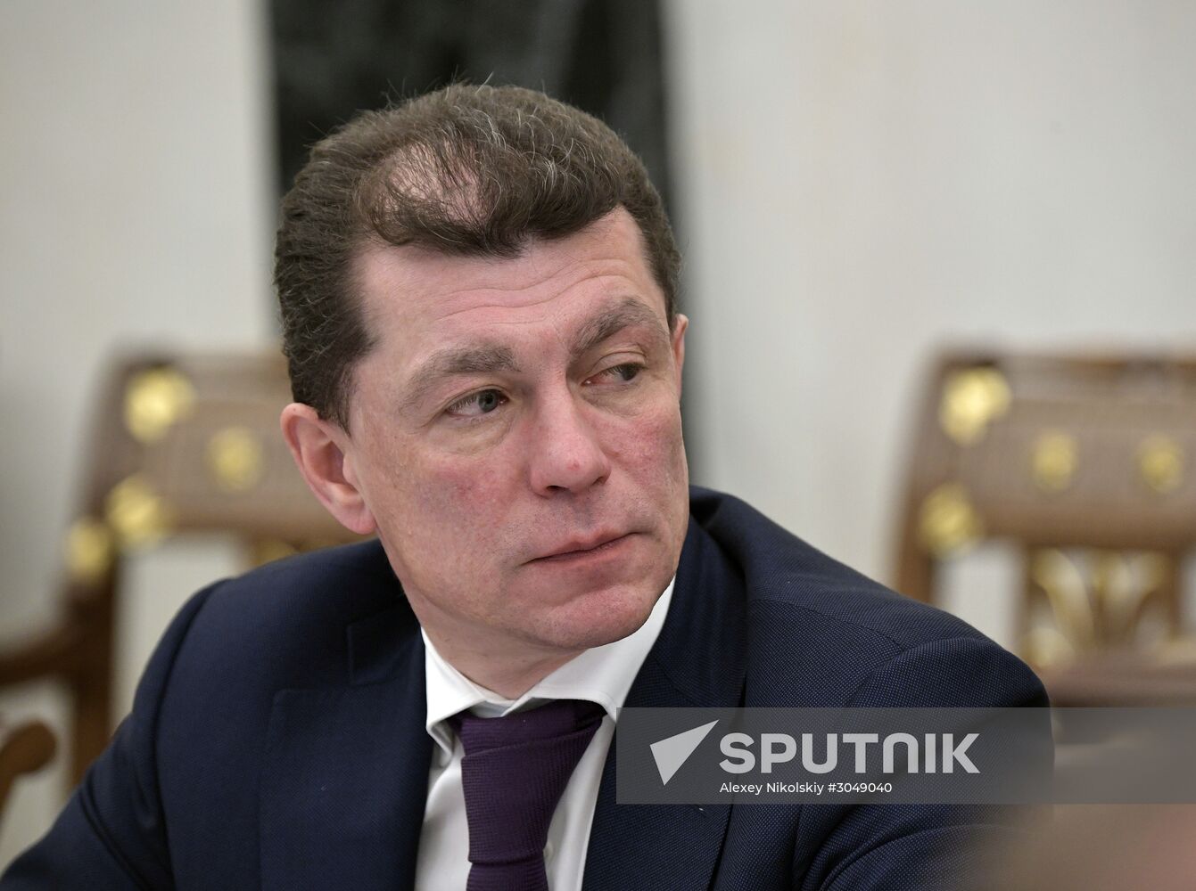 Russian President Vladimir Putin meets with Government members