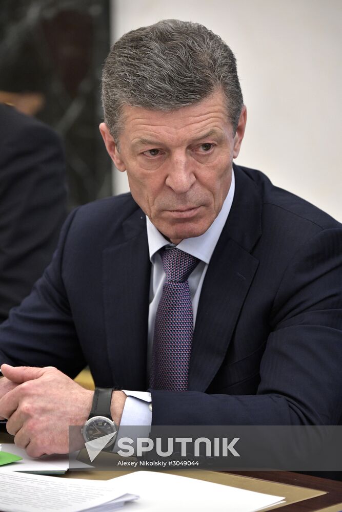 Russian President Vladimir Putin meets with Government members