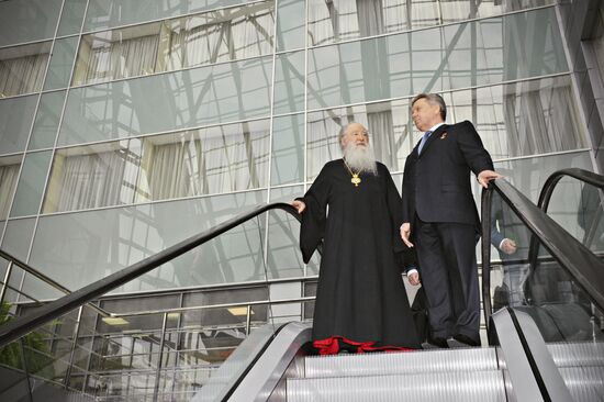 Metropolitan Yuvenaly and Boris Gromov in Krasnogorsk