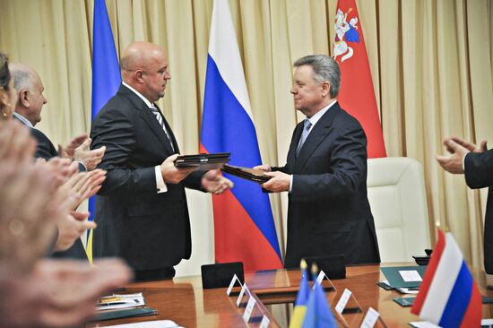 Boris Gromov and Vasily Yadukha