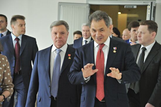 Gromov and Shoigu tour Moscow Region Governemnt building