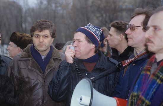 Rally near the building of the Supreme Soviet of the Russian SFSR