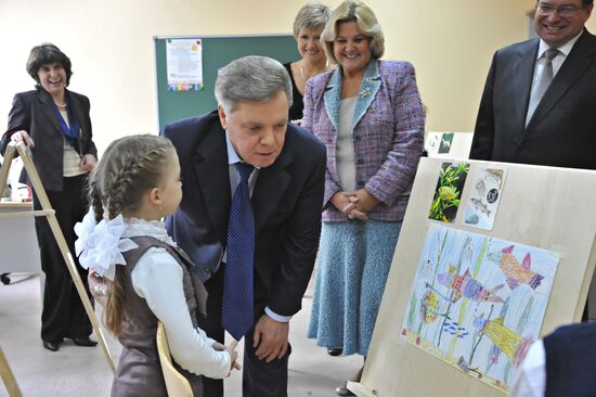 Boris Gromov at re-opening of Yubileiny culture center