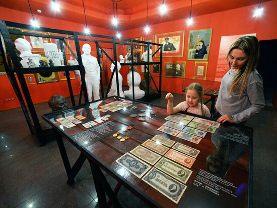 "LENIN. Image of Leader" exhibition in Vladivostok
