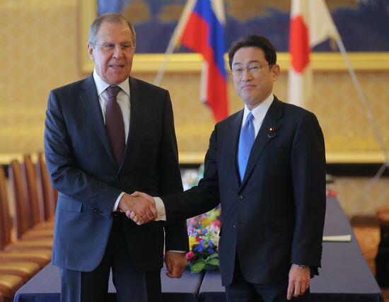 Foreign and defense ministers of Japan and Russia hold talks