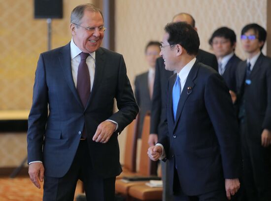 Foreign and defense ministers of Japan and Russia hold talks