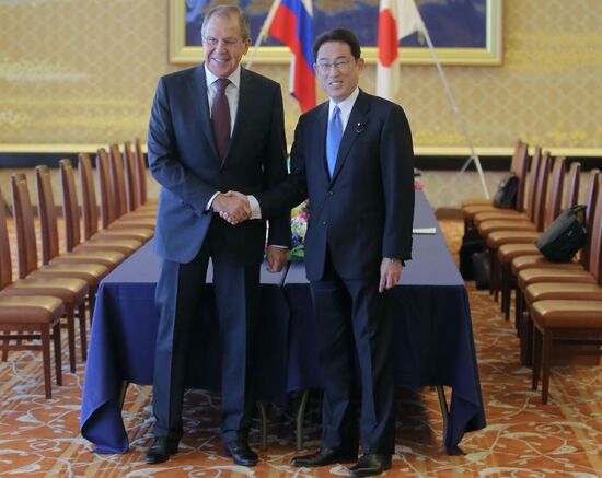 Foreign and defense ministers of Japan and Russia hold talks