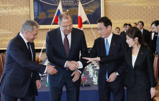 Foreign and defense ministers of Japan and Russia hold talks