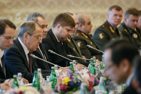 Foreign and defense ministers of Japan and Russia hold talks