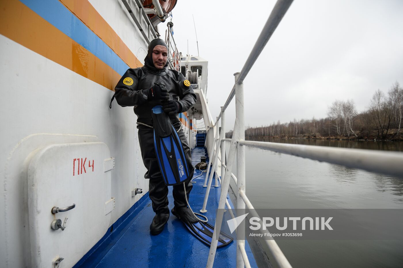 Rescuer exhibition exercises on board Colonel Chernyshev in Moscow