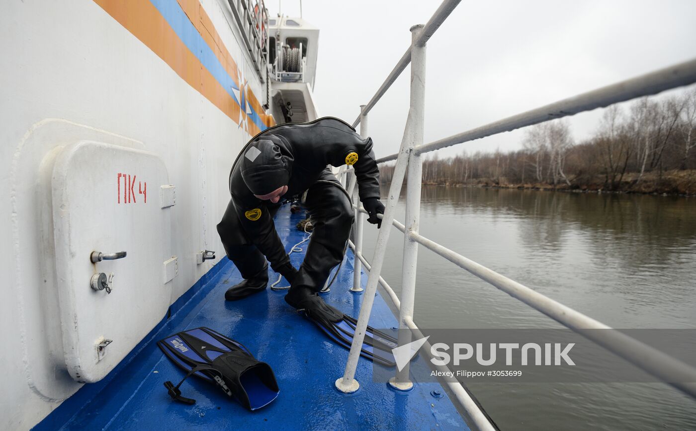 Rescuer exhibition exercises on board Colonel Chernyshev in Moscow