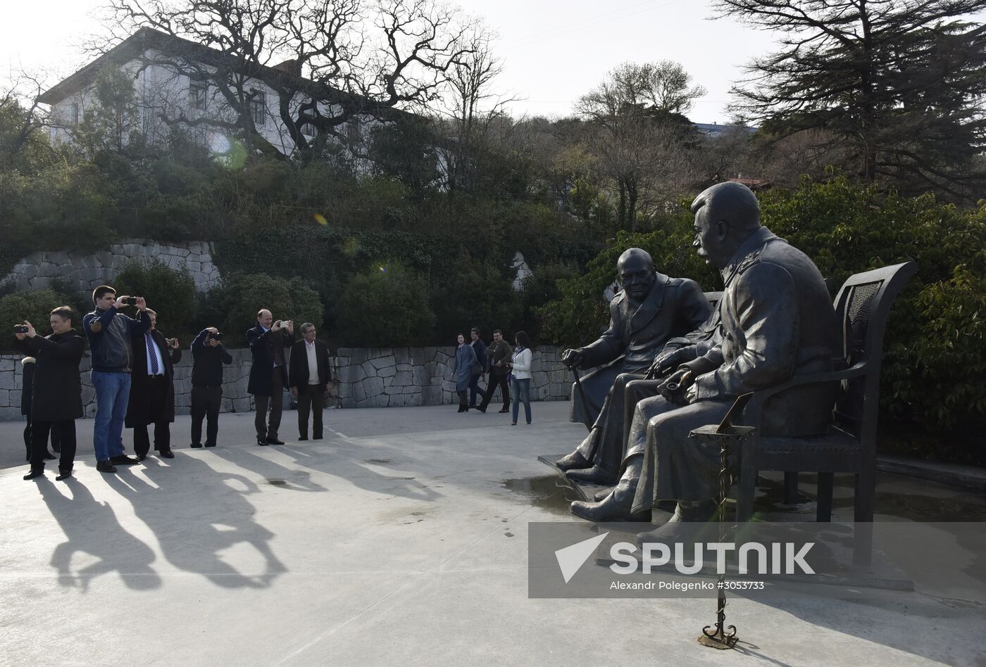 Delegation of European, Uktrainian politicians arrive in Crimea