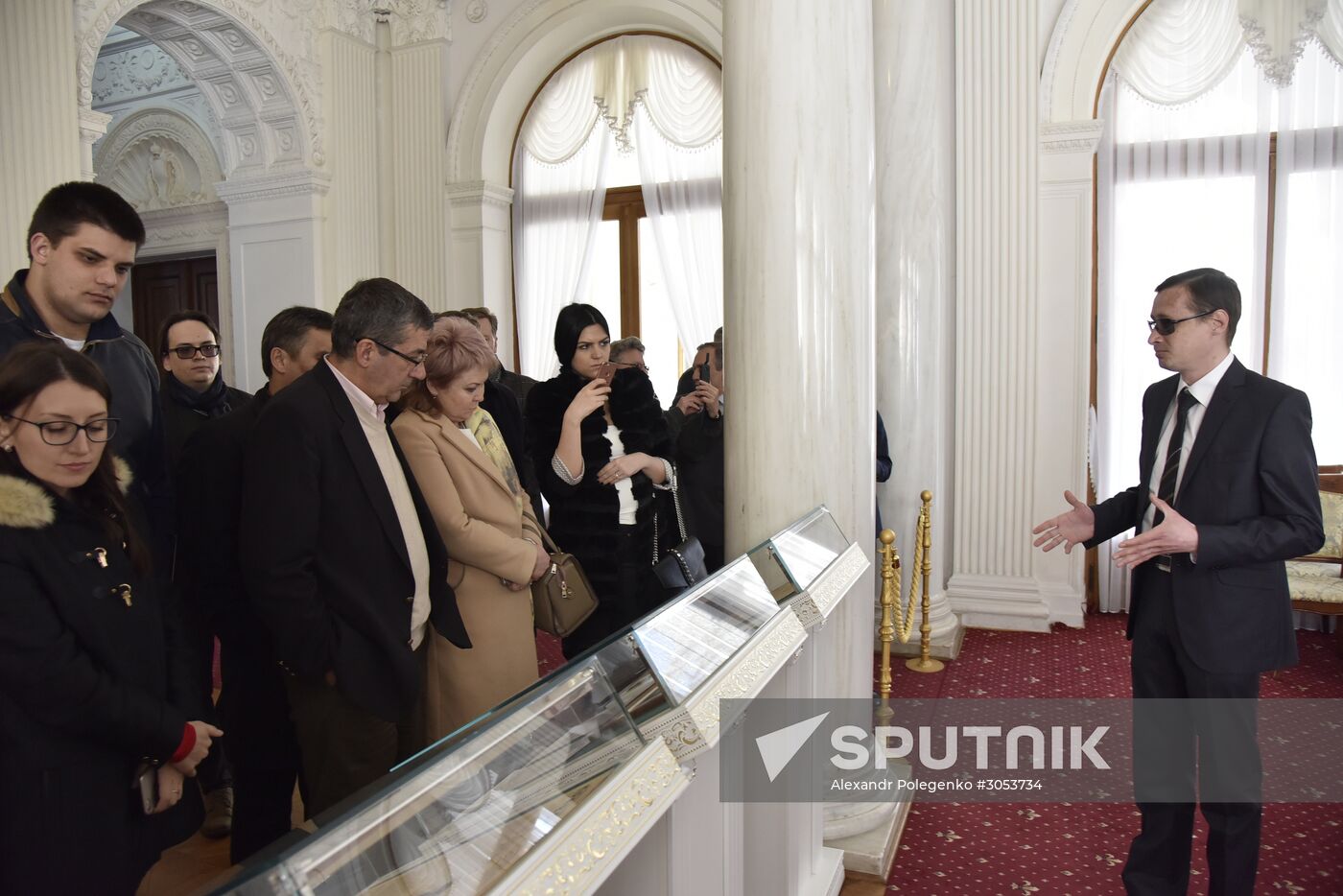 Delegation of European, Uktrainian politicians arrive in Crimea