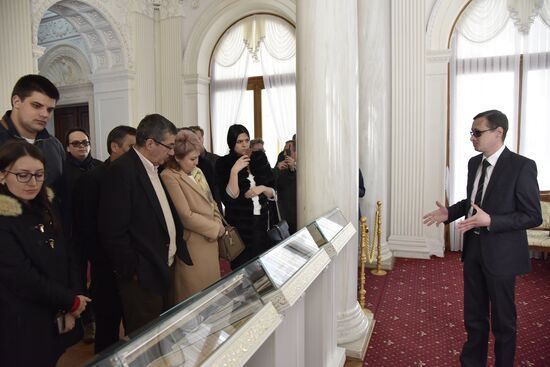 Delegation of European, Uktrainian politicians arrive in Crimea
