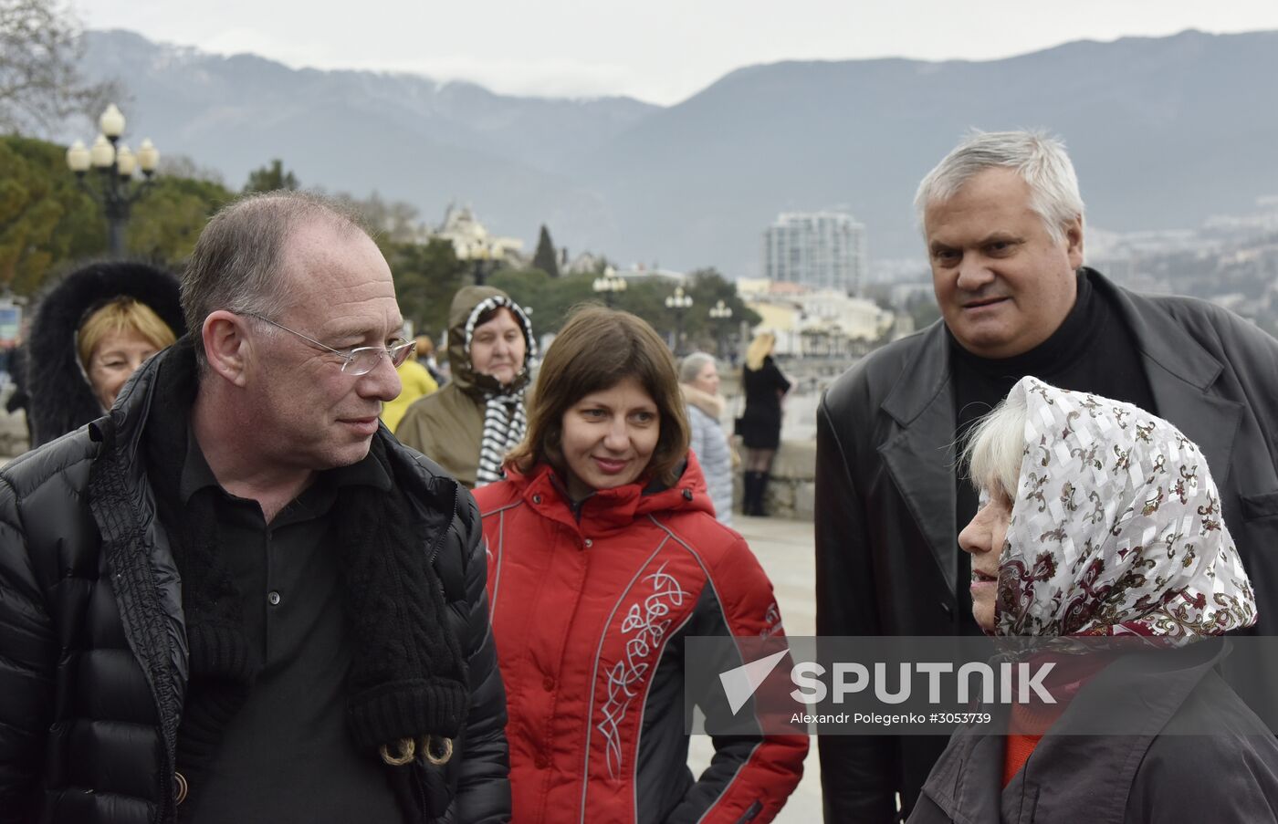 Delegation of European, Uktrainian politicians arrive in Crimea