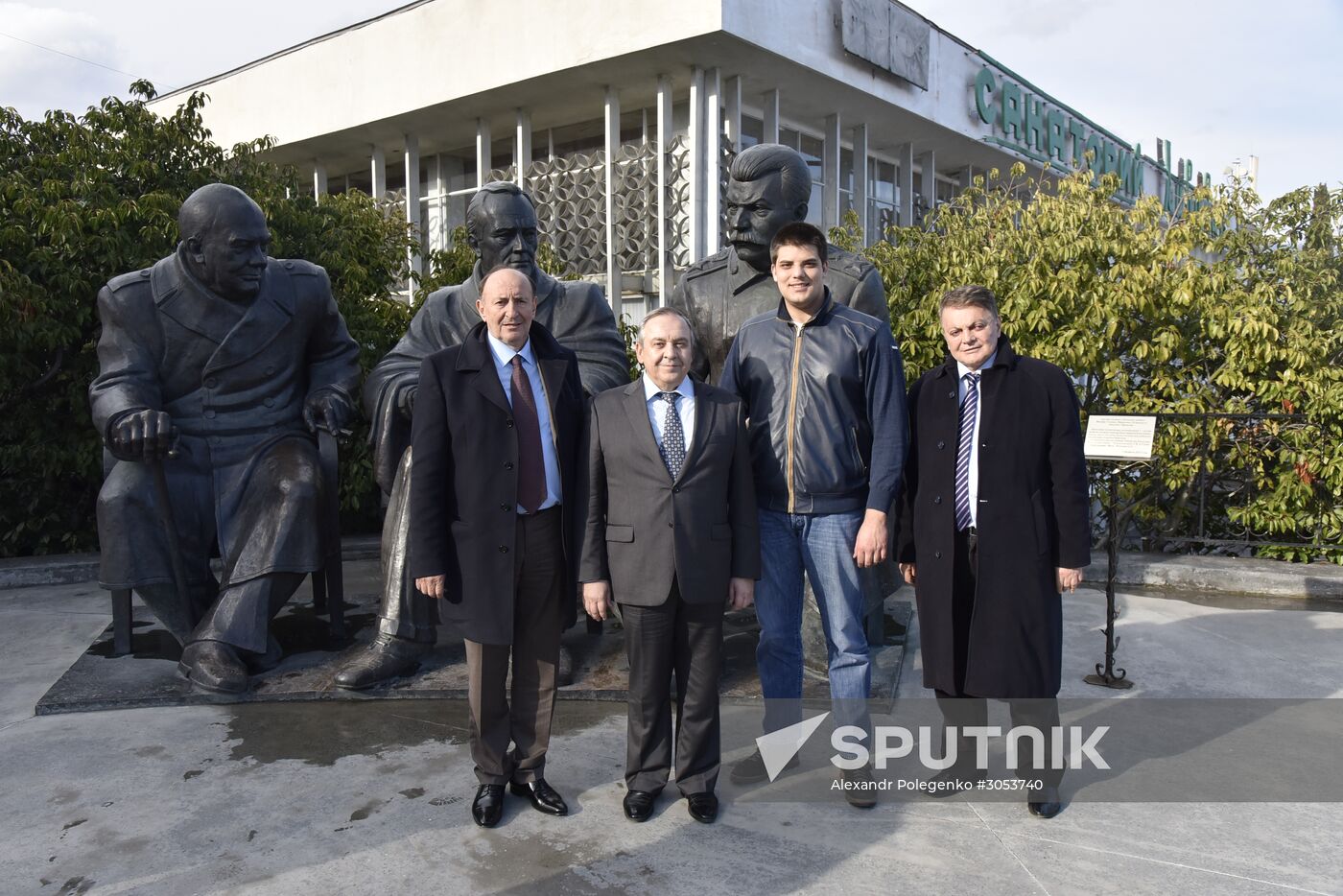 Delegation of European, Uktrainian politicians arrive in Crimea