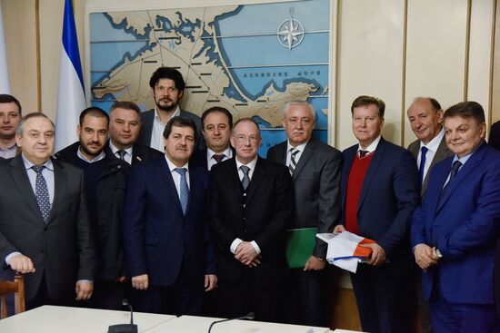 Delegation of European, Uktrainian politicians arrive in Crimea