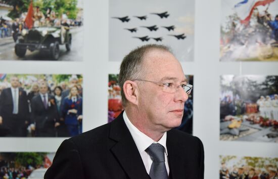 Delegation of European, Uktrainian politicians arrive in Crimea