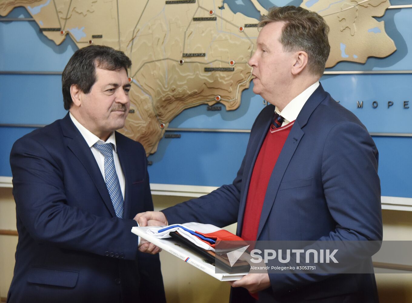 Delegation of European, Uktrainian politicians arrive in Crimea