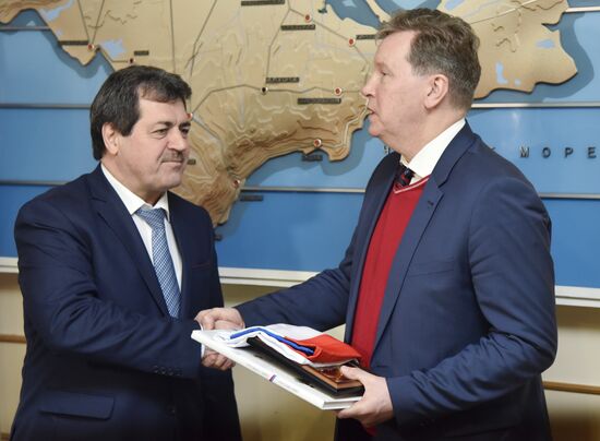 Delegation of European, Uktrainian politicians arrive in Crimea