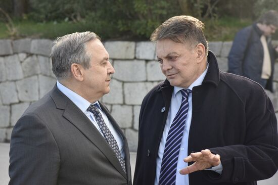 Delegation of European, Uktrainian politicians arrive in Crimea