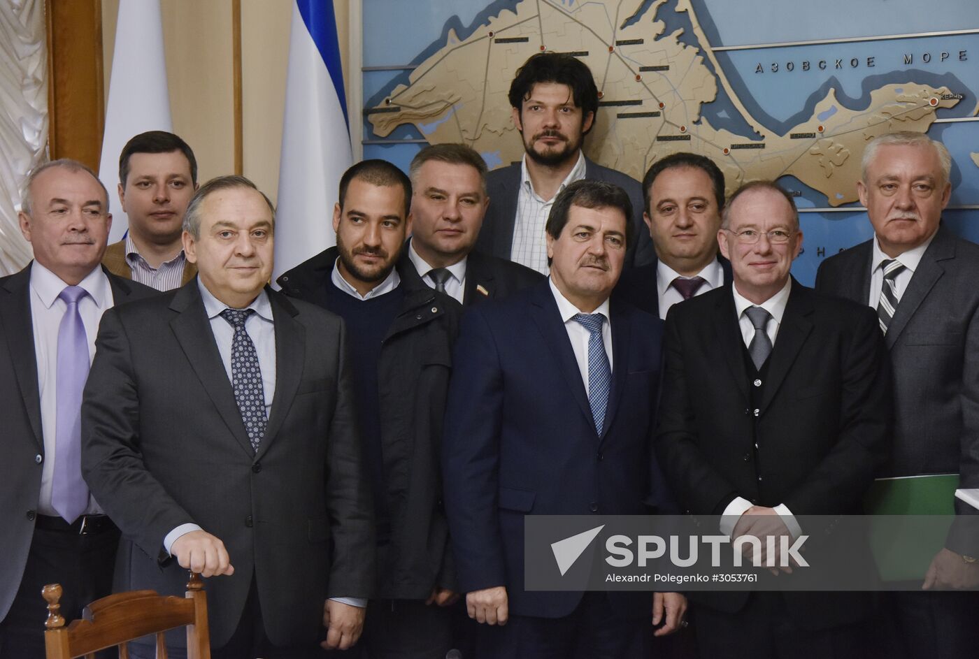 Delegation of European, Uktrainian politicians arrive in Crimea
