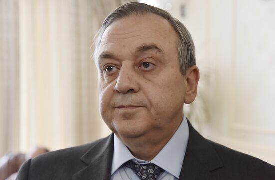 Delegation of European, Uktrainian politicians arrive in Crimea