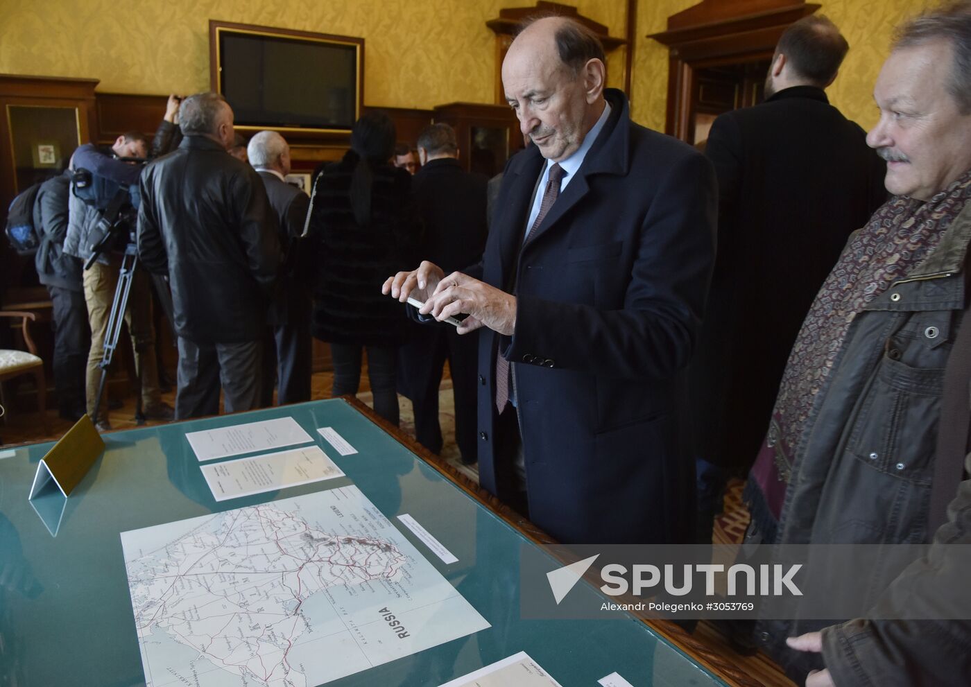 Delegation of European, Uktrainian politicians arrive in Crimea