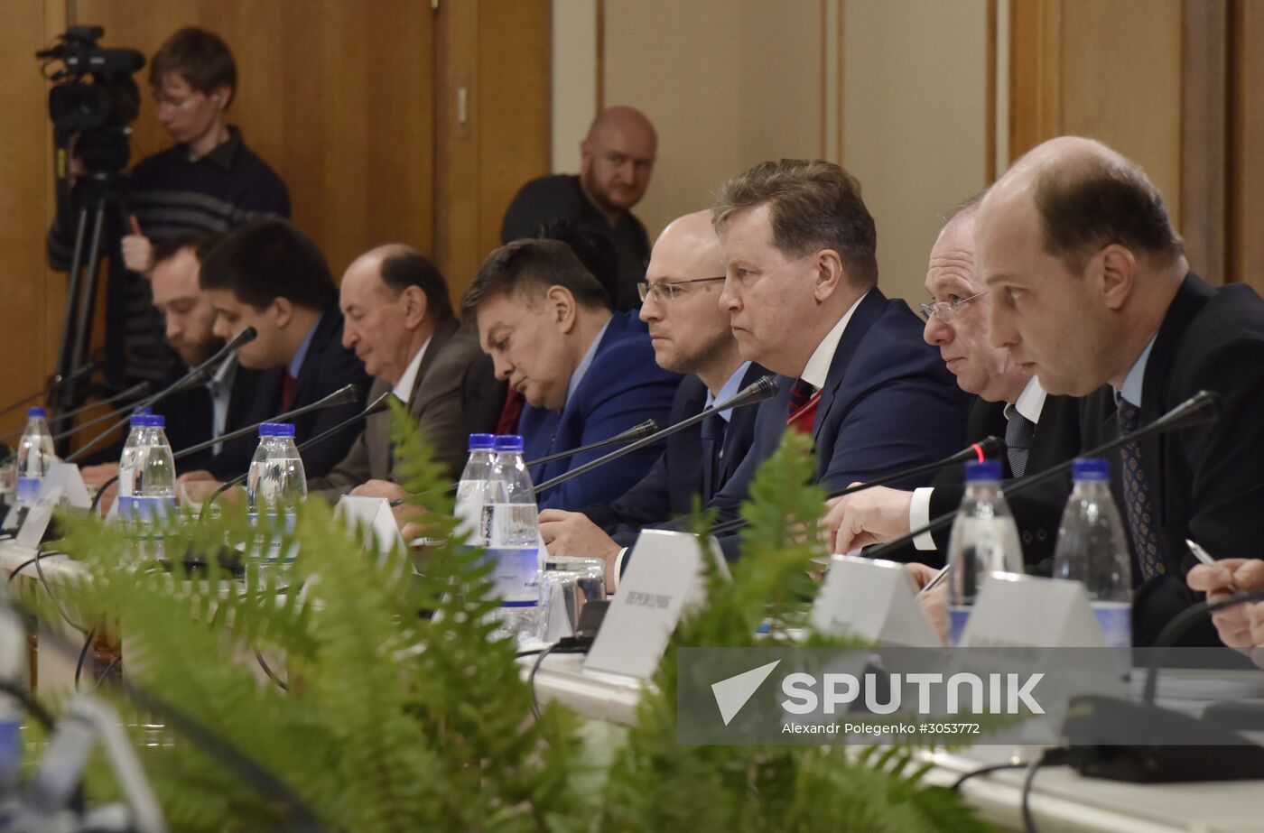 Delegation of European, Uktrainian politicians arrive in Crimea