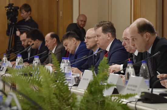 Delegation of European, Uktrainian politicians arrive in Crimea