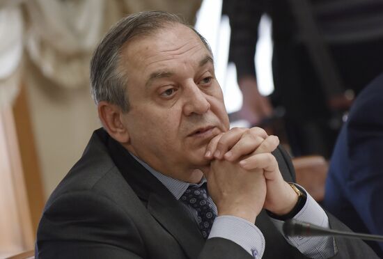 Delegation of European, Uktrainian politicians arrive in Crimea