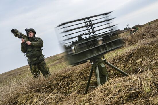 Airborne Forces, Air Force and Black Sea Fleet launch a drill in Crimea