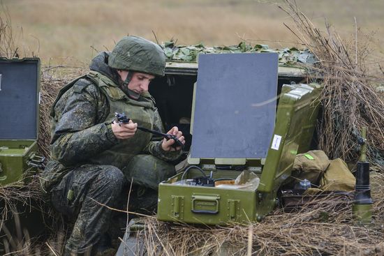 Airborne Forces, Air Force and Black Sea Fleet launch a drill in Crimea