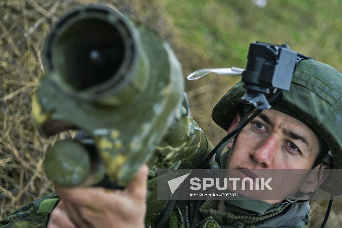 Airborne Forces, Air Force and Black Sea Fleet launch a drill in Crimea