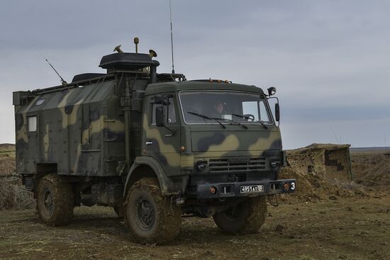 Airborne Forces, Air Forces and Black Sea Fleet launch a drill in Crimea