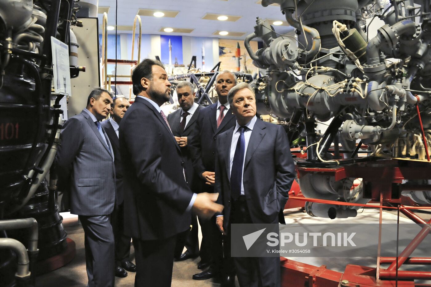 Boris Gromov tours Energomash