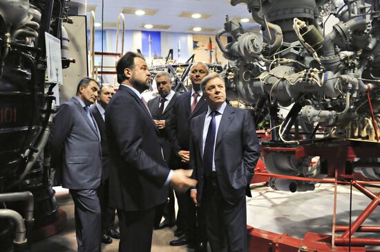 Boris Gromov tours Energomash