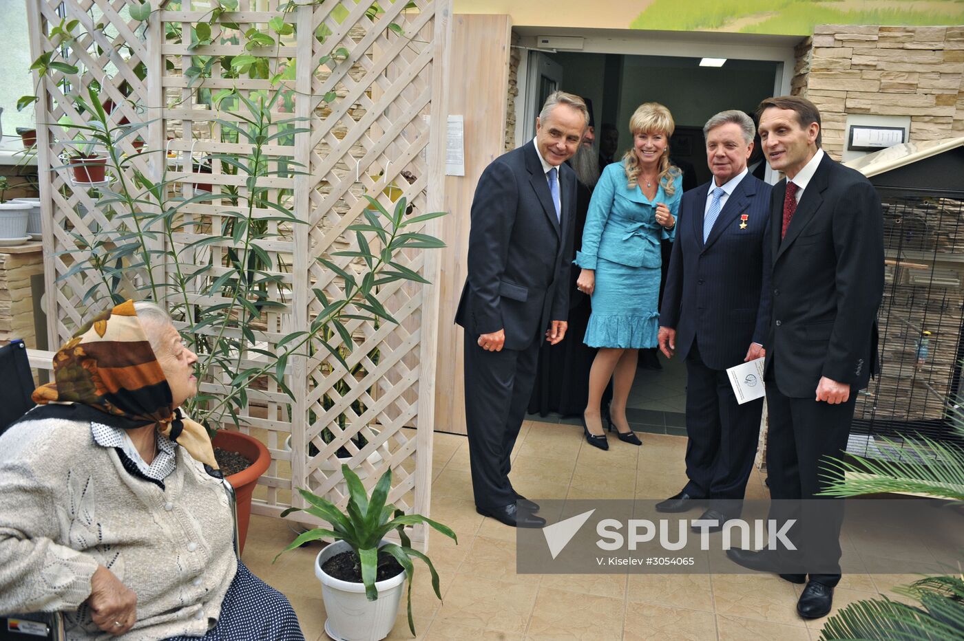 Gromov, Naryshkin and Gavrilov tour assisted-care facility