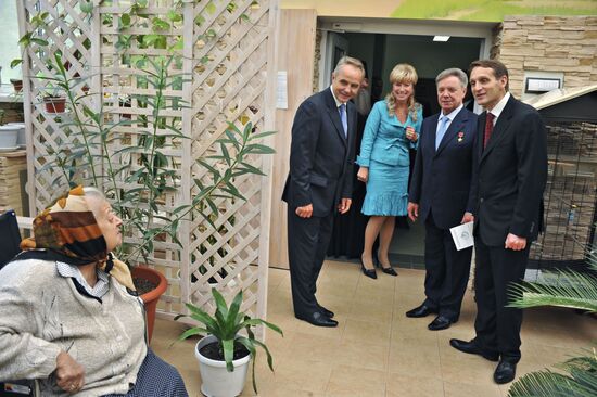 Gromov, Naryshkin and Gavrilov tour assisted-care facility