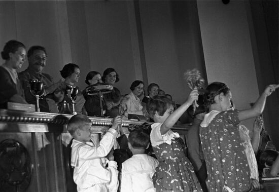 Pioneers' greeting