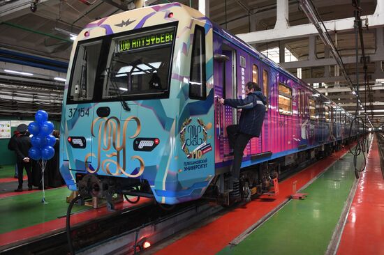 Launching the Plekhanovets metro train