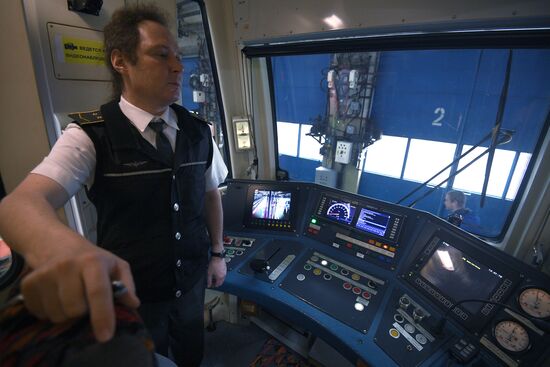 Plekhanovets metro train launched