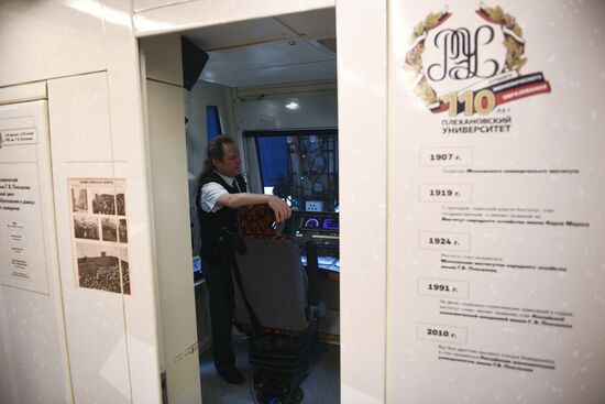 Plekhanovets metro train put into operation