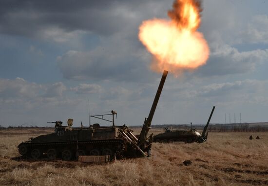 Artillery drill in Primorye Territory