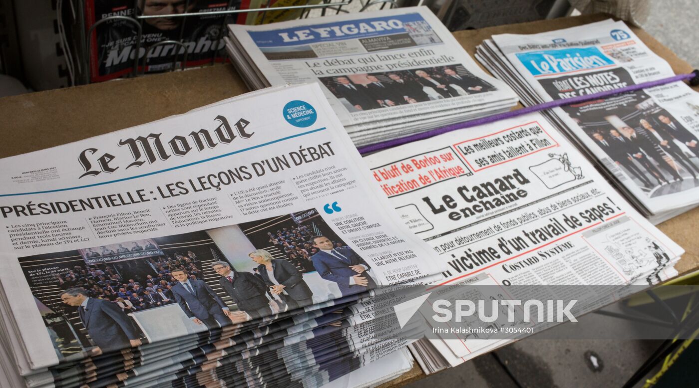 Front pages of French newspapers covering presidential debate