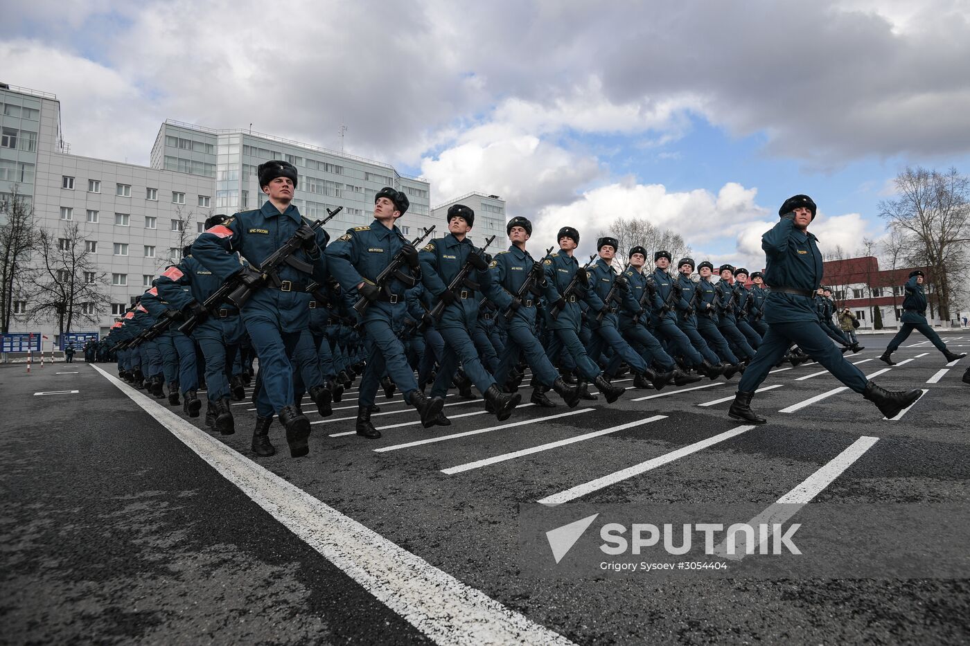 Personnel of Emergencies Ministry's Academy of Social Protection hold training for Victory Parade